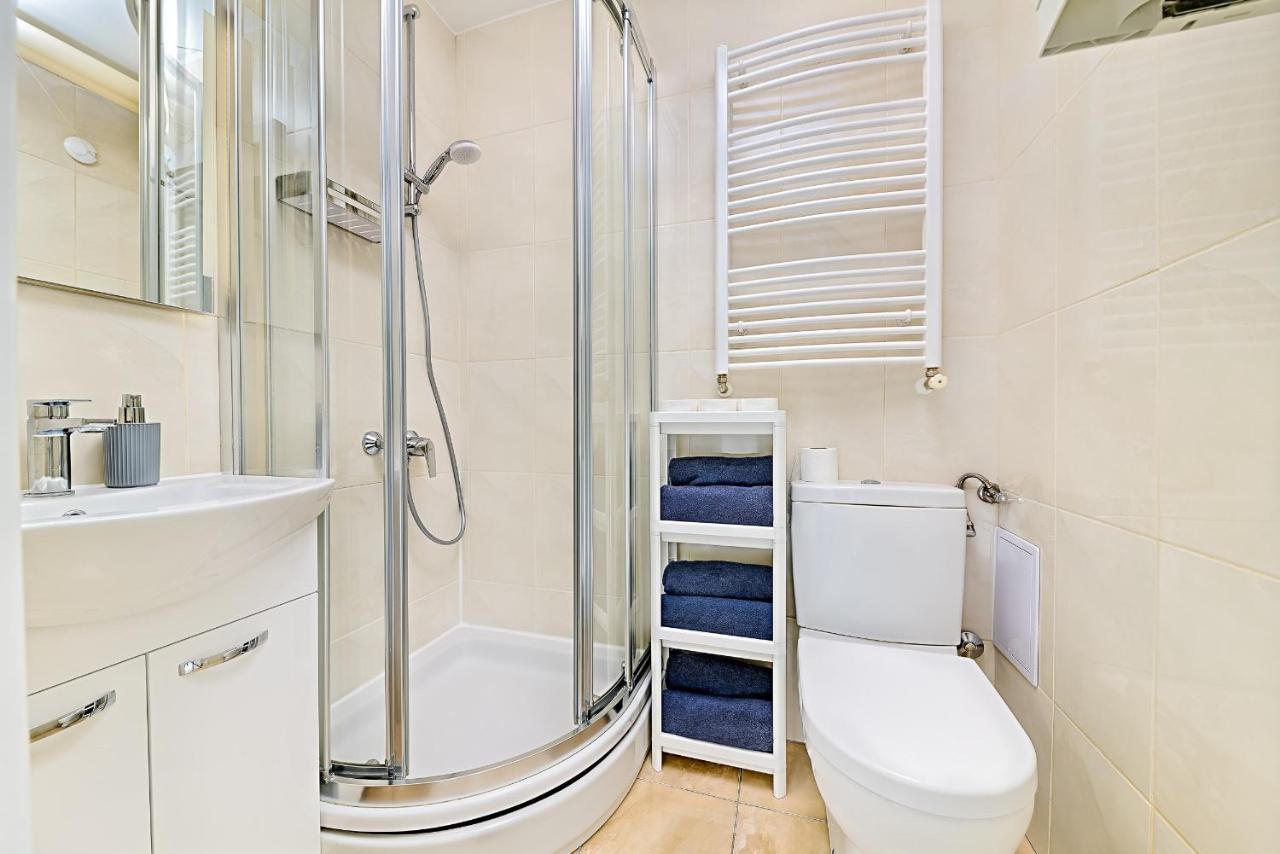 Aurelia's Charming Place With Garage Parking Appartamento